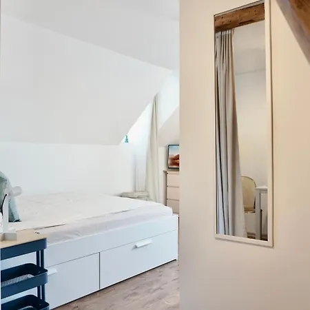 Апартаменты Neu Stylisches Fuer 2 Personen In Historischem Fachwerkhaus 4 Etage Mit Blick Auf Stadt & Festung